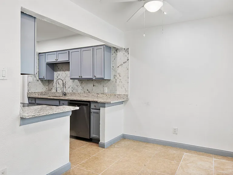 4620 San Jacinto St #C — Photo 8