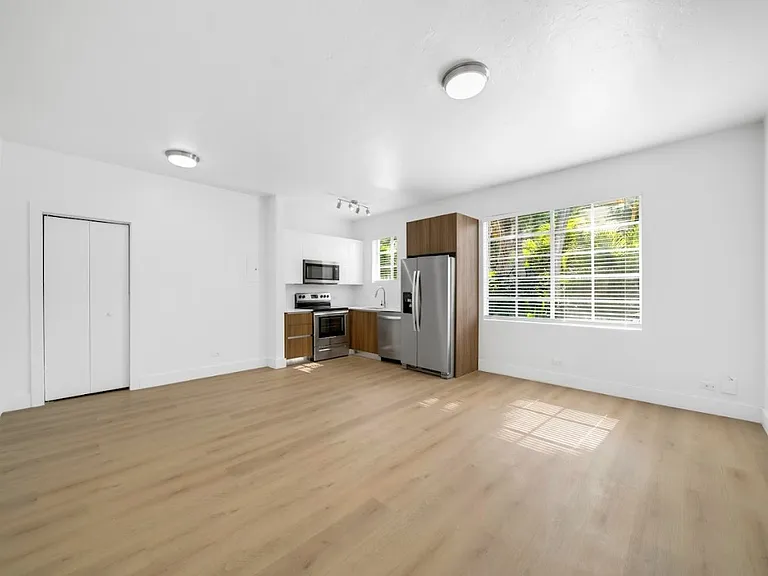 940 Jefferson Ave #8 — Photo 5