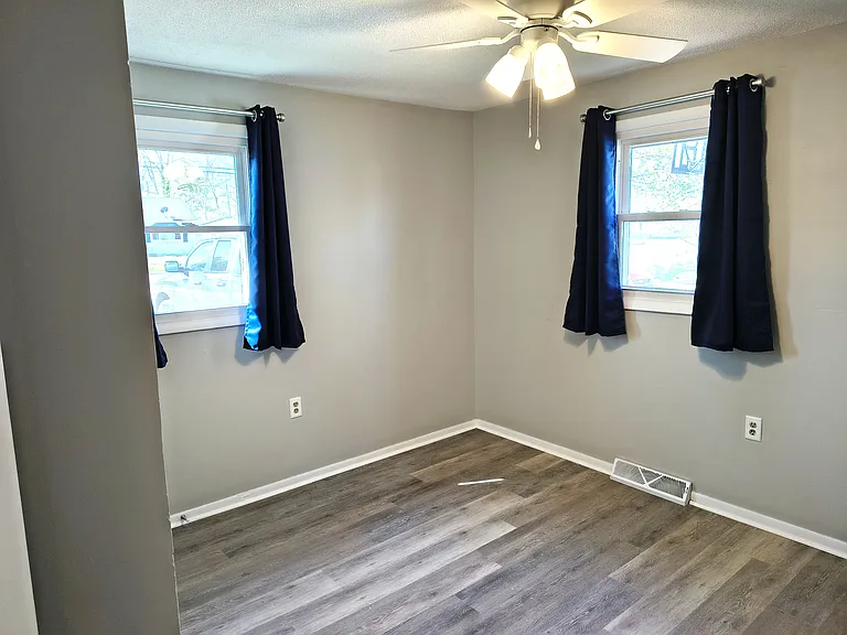 2220 Indiana Ave — Photo 9