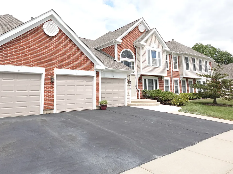 231 University Ln #D