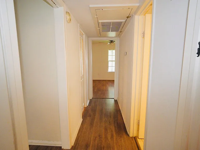 7600 Burgoyne Rd #250 — Photo 11