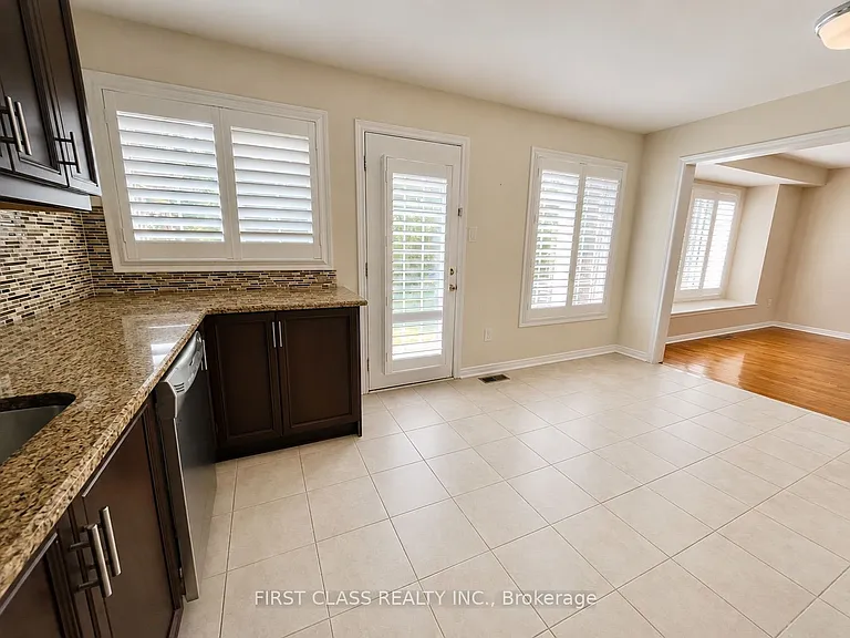 2372 Cornerbrooke Cres — Photo 8