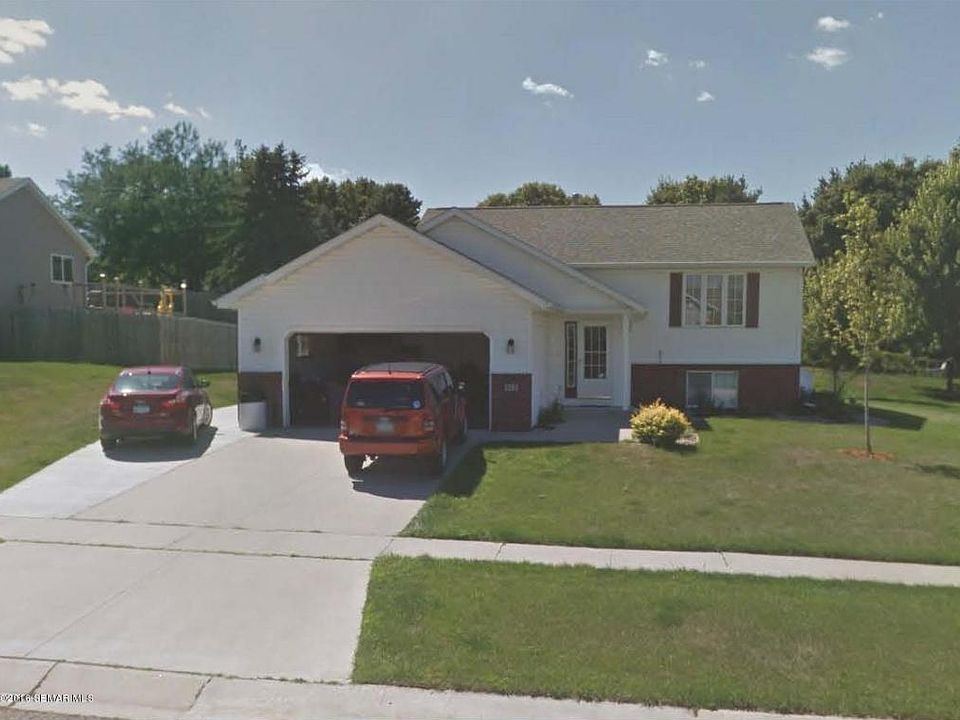2nd image of 413 5th Ave NE