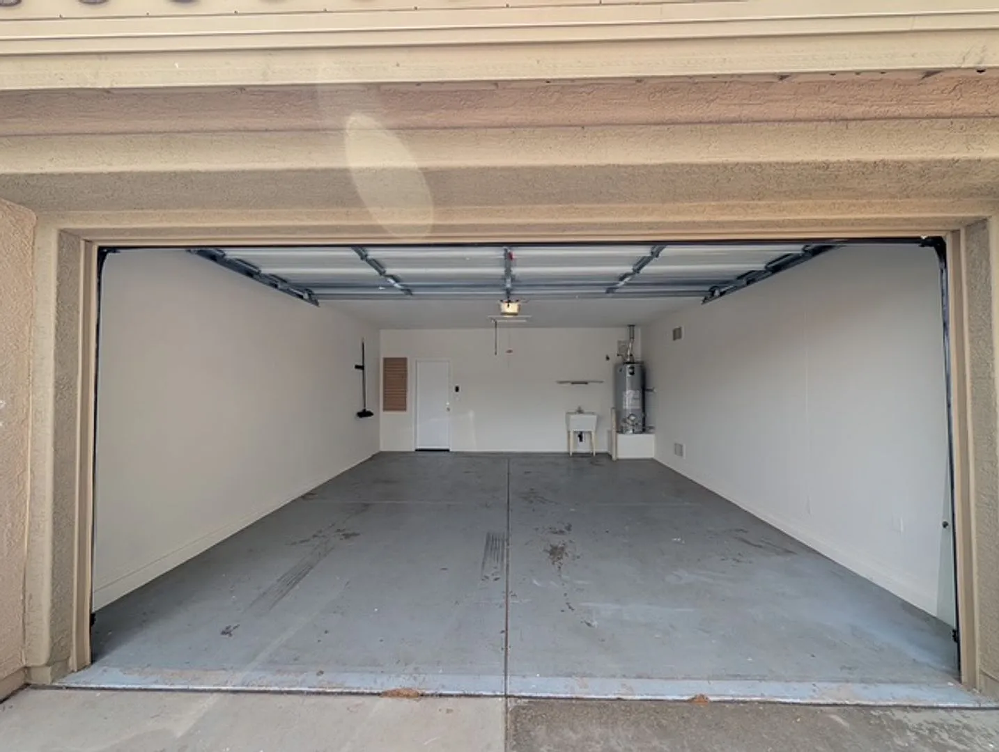 Beautiful Updated 5 Bed/3 Bath in Anthem — Photo 3