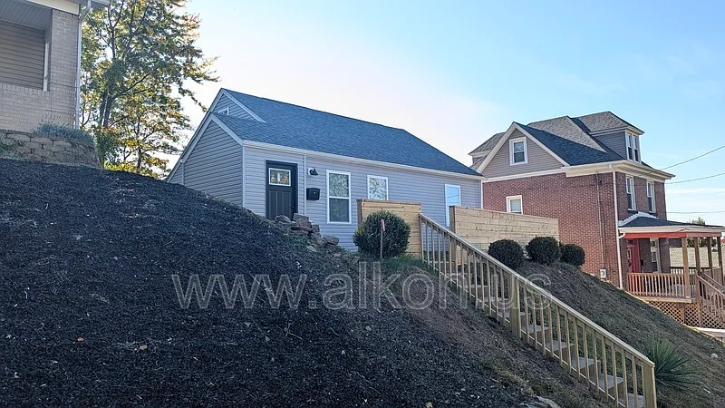 332 Bigelow St photo 1