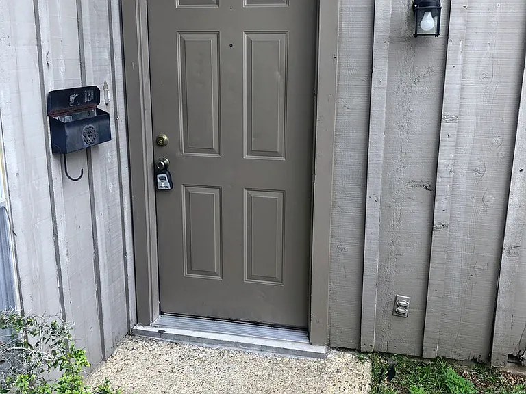 6809 Alford Dr — Photo 2