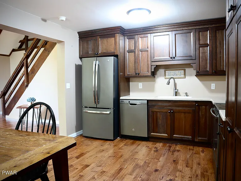 549 Lakeview Dr W — Photo 7