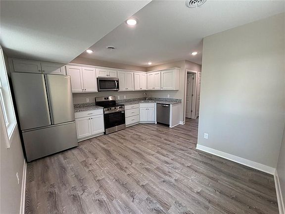 4th image of 917 W Valley St