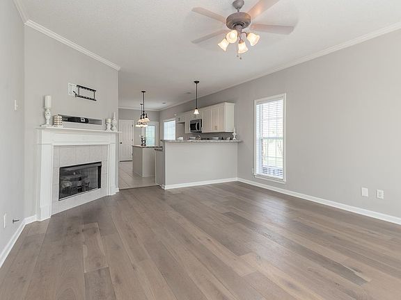 4th image of 1281 Oak Creek Dr