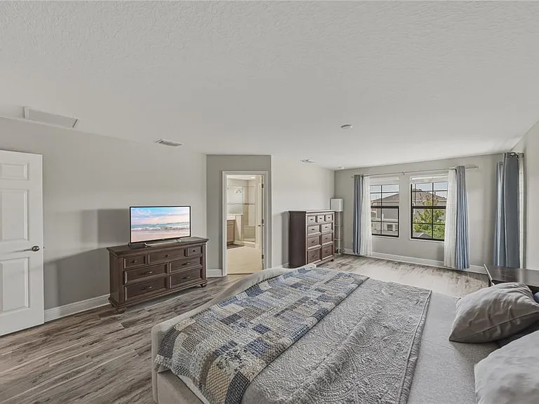 14633 Red Castle Ave — Photo 38