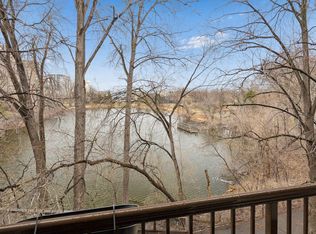 4820 Park Commons Dr APT 221, Saint Louis Park, MN 55416