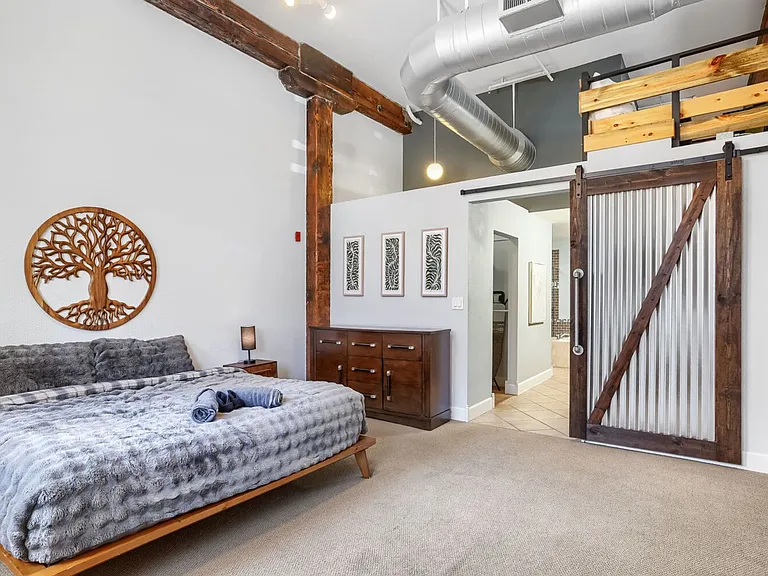 2560 Blake St #101 — Photo 16