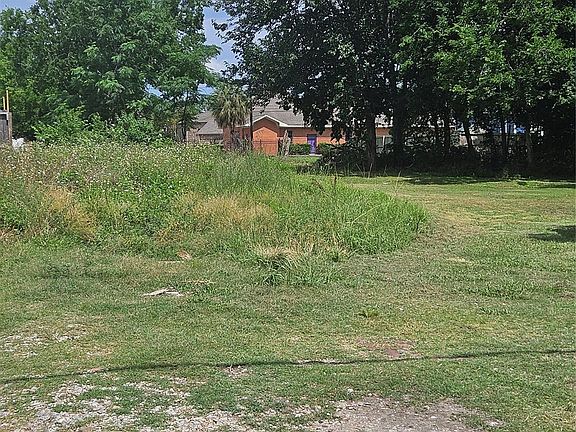 2nd image of 1514 Bayou St