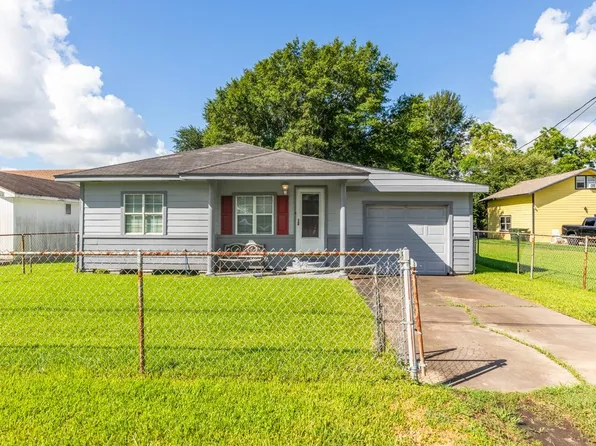 5621 Charles Ave, Port Arthur, TX 77640
