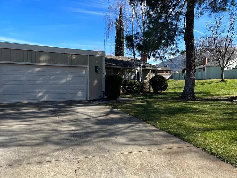 117 Mount Etna Dr — Photo 2