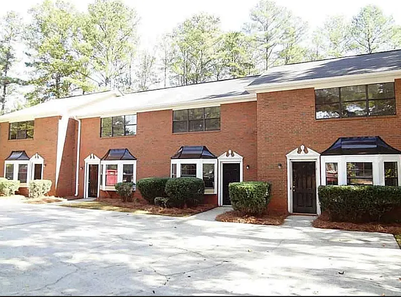 2 bed, 2.5 bath, 1300 sqft, $1,650 — Photo 2