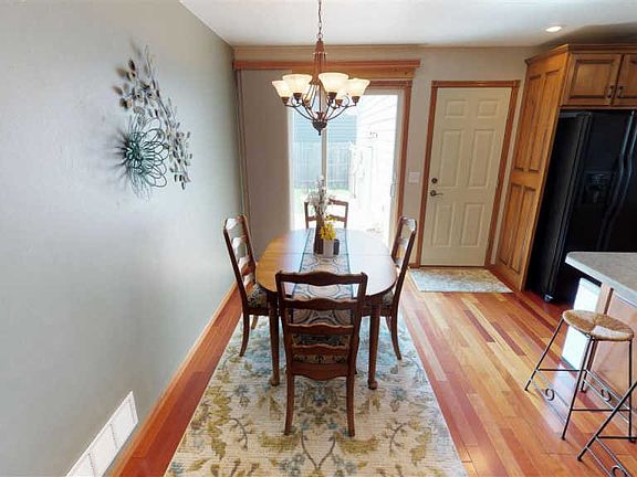 4th image of 505 Rosewood Dr