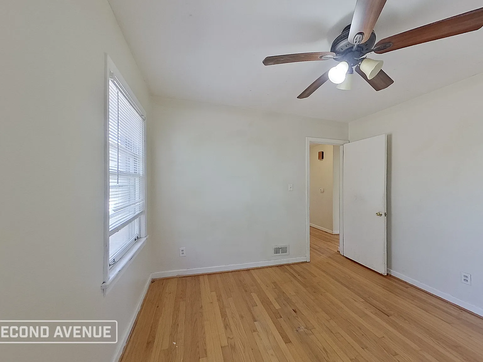 3 bed, 1.0 bath, 1091 sqft, $1,044 — Photo 3