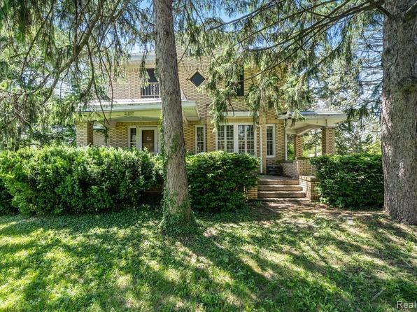 21855 Schoenherr Rd, Warren, MI 48089