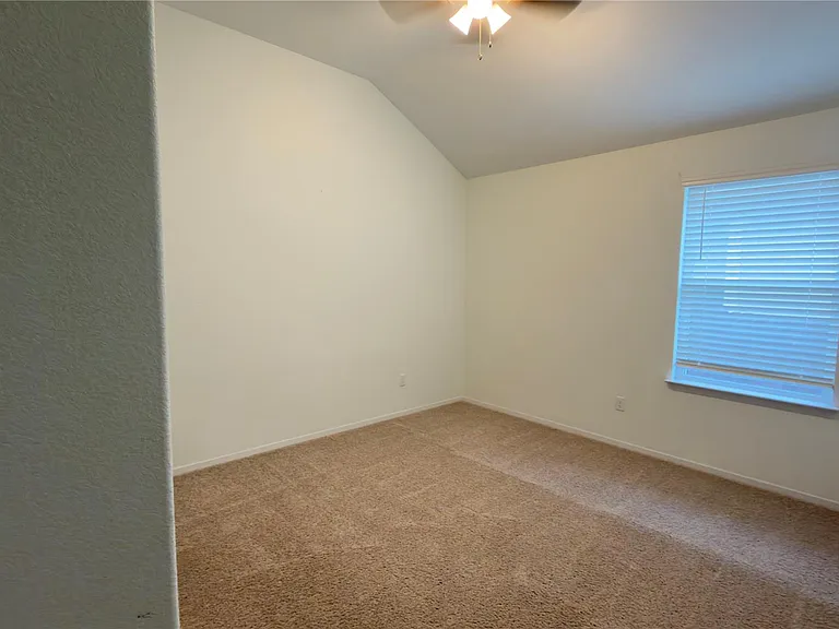 128 Riverhill Dr — Photo 16