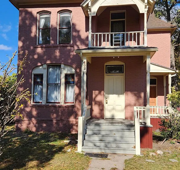 402 S 3rd St W — Photo 3