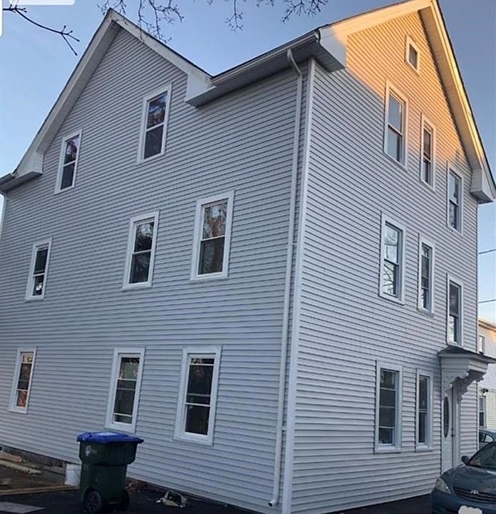 2nd image of 144-146 Bowdoin St
