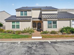 1902 Bayhouse Dr, Rockport, TX 78382