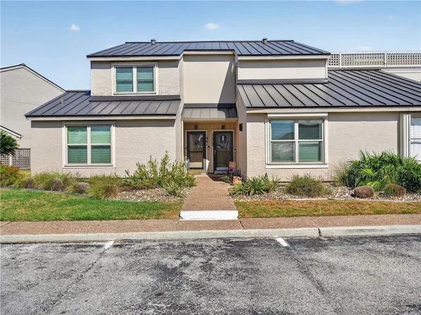 1902 Bayhouse Dr, Rockport, TX 78382