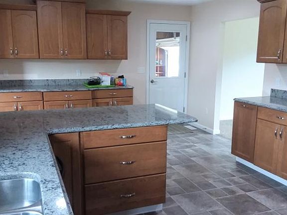 3rd image of 6851 Herron Dr