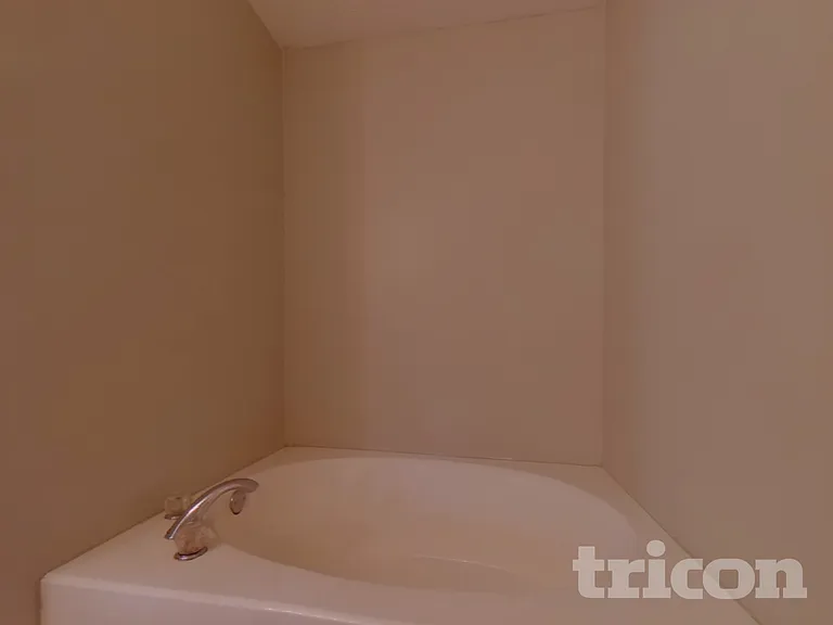 6452 Shadow Ct — Photo 18
