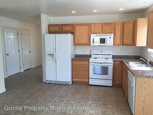 3rd image of 1737 N Goldenrod Way