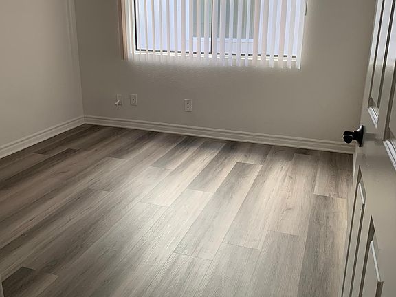 5th image of 827 S Berendo St