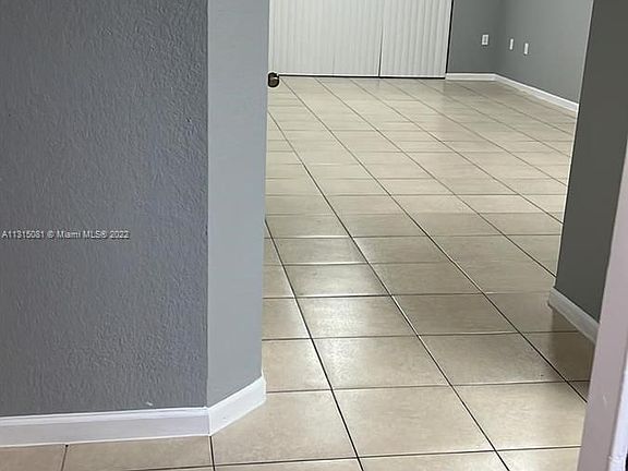 5th image of 8821 S Isles Cir #0