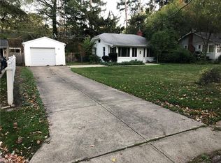 389 Oak Cliff Dr, Bay Village, OH 44140