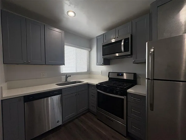 2727 Abbot Kinney Apartments, Venice CA — Photo 16
