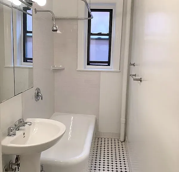 37-25 81st St #5H — Photo 3