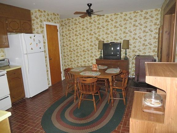 4th image of 415 E Ferrell St