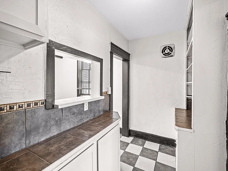 117 Midway Ave #4 — Photo 9