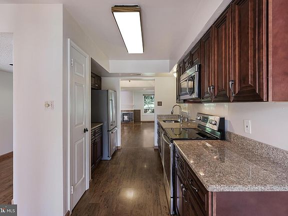 4th image of 221 Rumford Ct