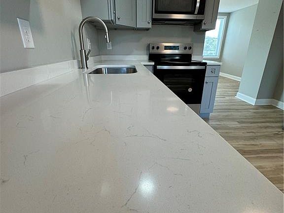 5th image of 714 Dyer Ave #712
