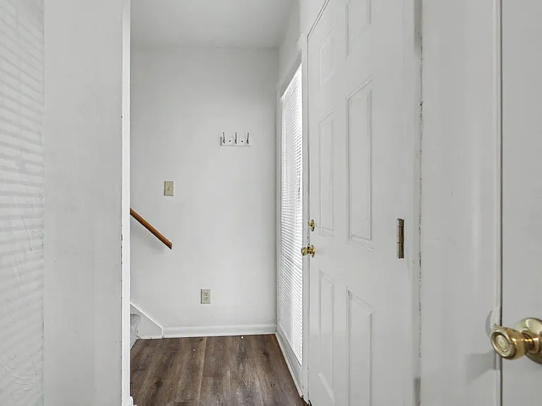 3890 Staffordshire Ln — Photo 3