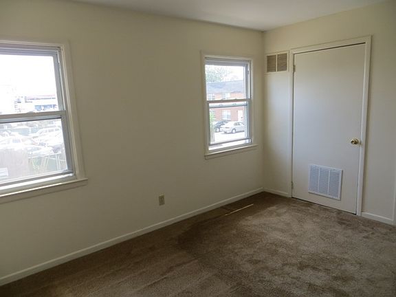 2nd image of 124 Fayette Ave #F2