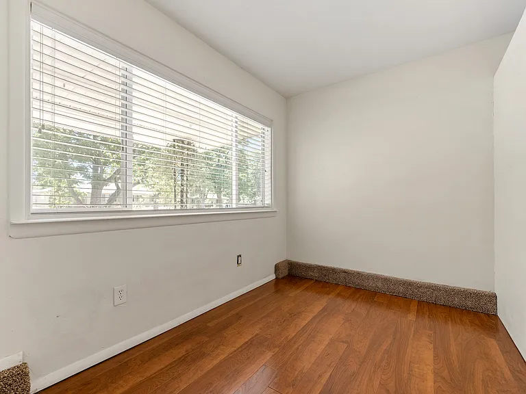 2140 Robin Dr — Photo 28