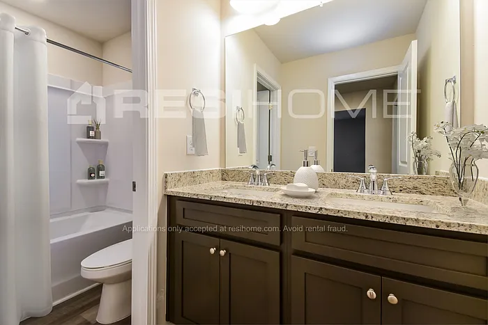 3 bed, 2.5 bath, 1811 sqft, $2,295 — Photo 4