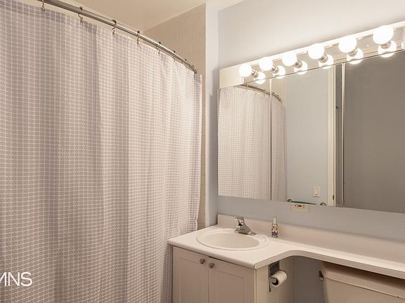 5th image of 88 Greenwich St APT 517