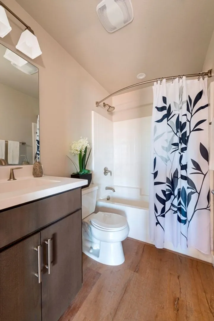 Luxury Townhomes located in the heart of Pacific Beach — Photo 2