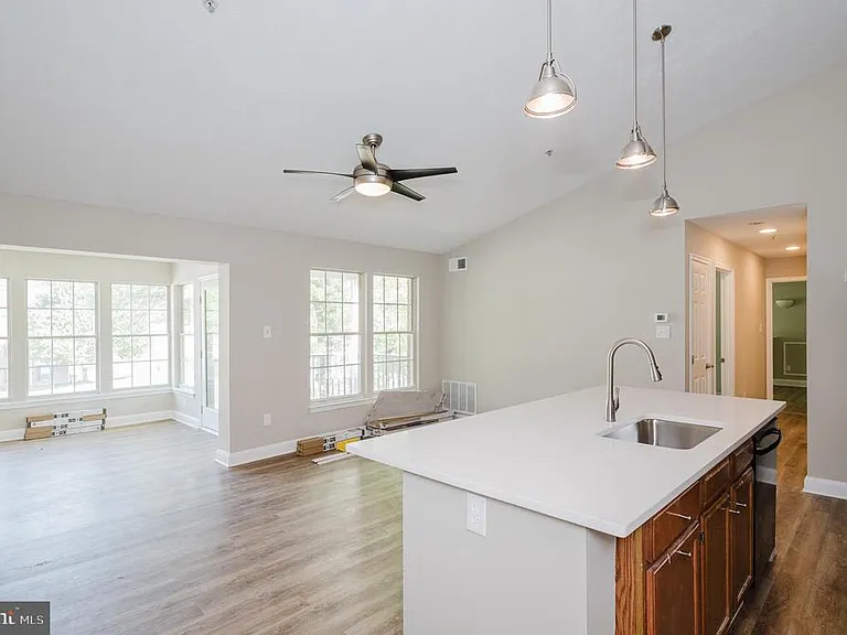 3100 Cardinal Way #J — Photo 6