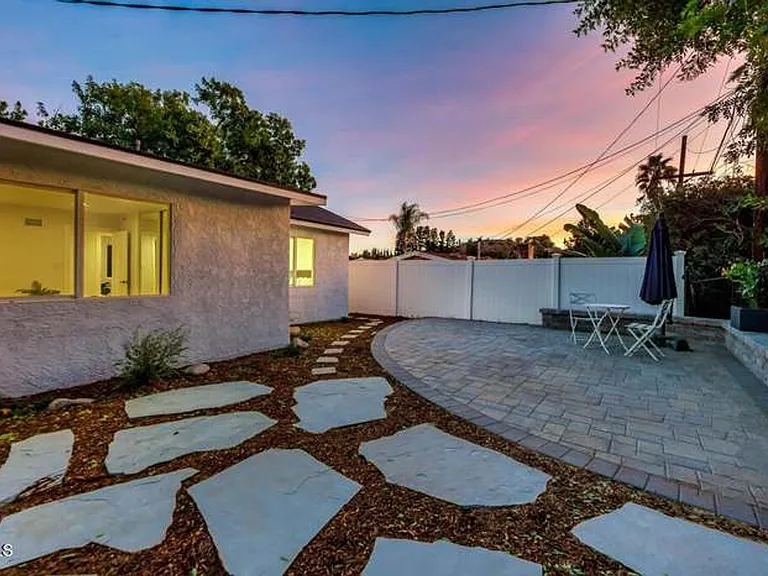 2109 Young Ave — Photo 25