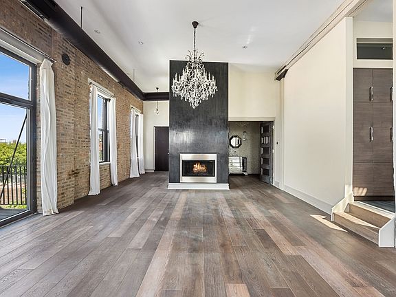 4th image of 401 N Aberdeen St Unit 4S