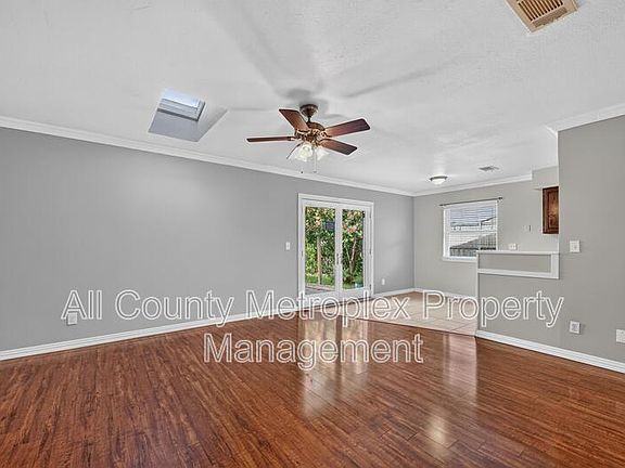 3rd image of 431 Malden Dr
